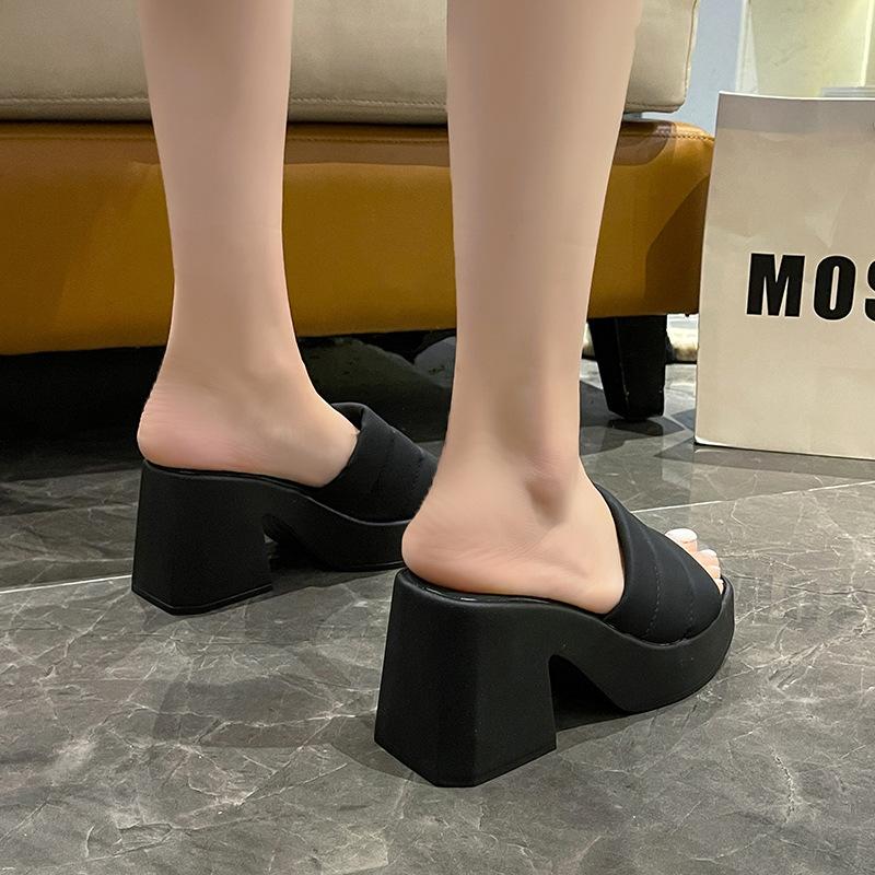 Крутые тапочки женские водонепроницаемые стол универсальные на одно слово шлепанцы на толстой подошве на толстом каблуке на высоком каблуке 36