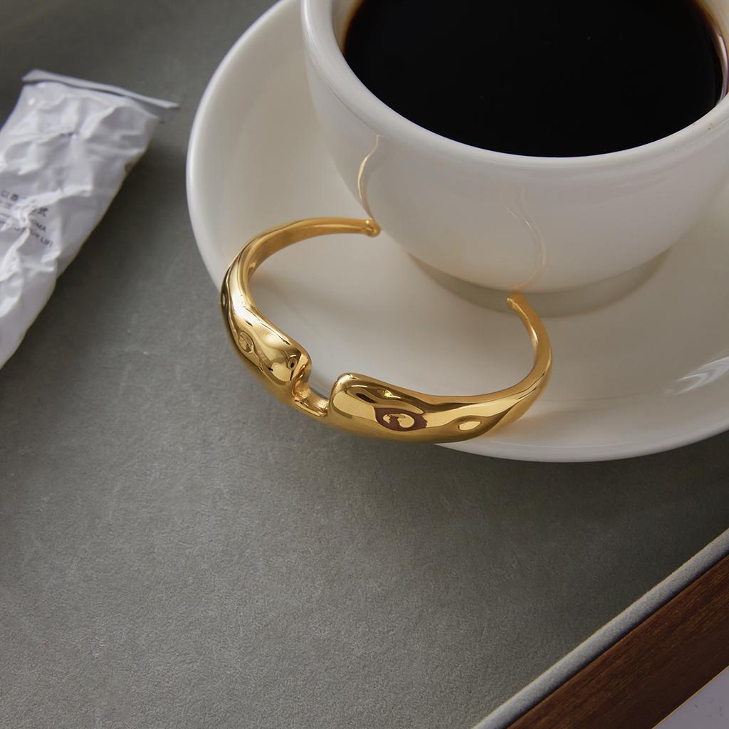 Design sense Minimalist style 18K gold, hammer U-shaped concave opening bracelet does not fade jewelry