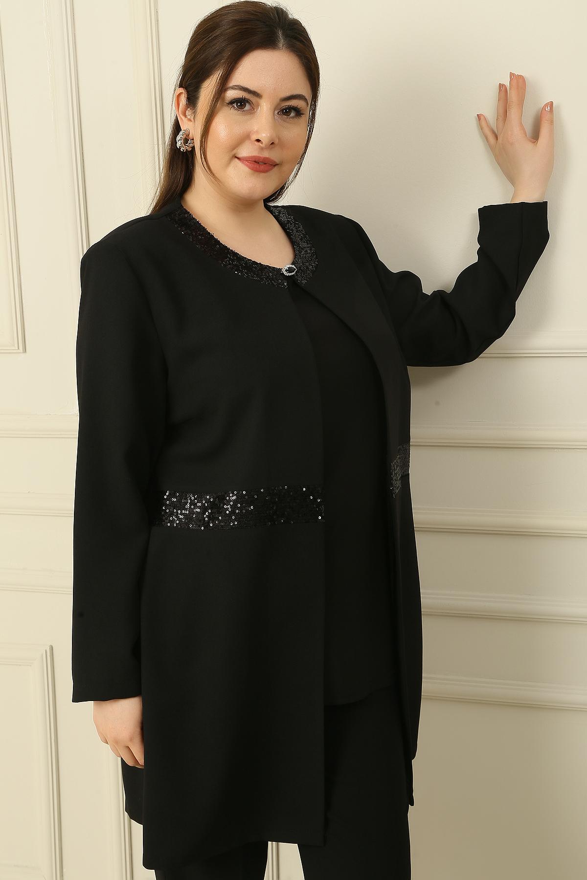 

İçi Kolsuz Likralı Bluz Yakası Ve Beli Pul Detaylı B.B Krep 2 li Takım 3XL