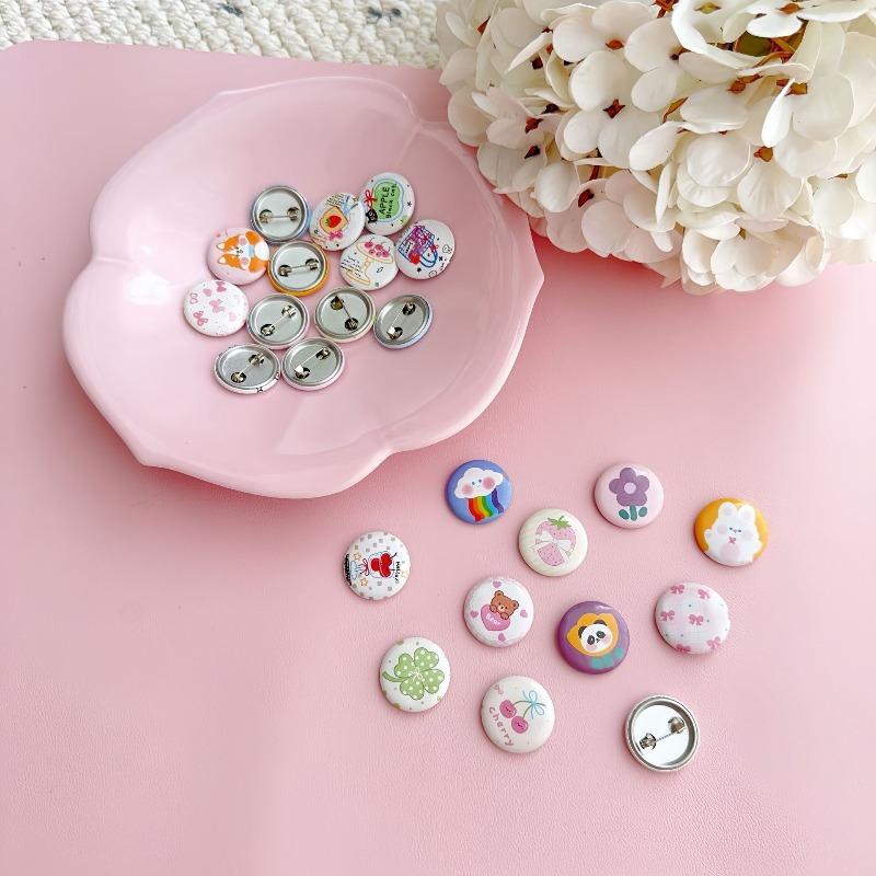 10Pz/sacchetto Giapponese Carino Cartone Animato 25mm Mini Spilla Borsa a Mano Zaino Tessuto DIY Spilla Decorativa Kawaii Spille (Modello Casuale)