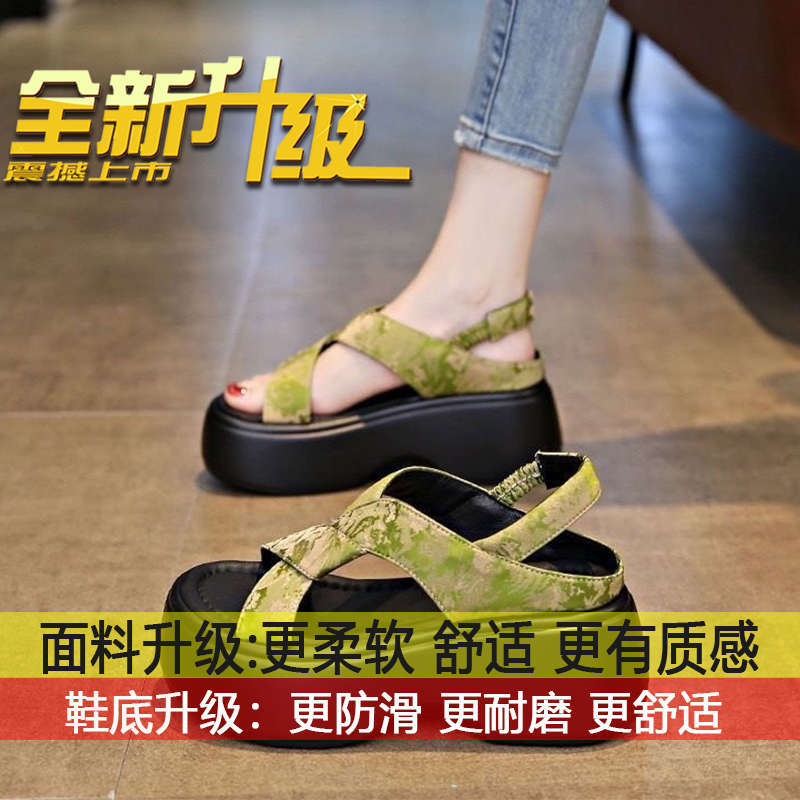 

Versatile women s fashion heightening seaside beach shoes women s summer wear 2025 new platform muffin Roman sandals 40