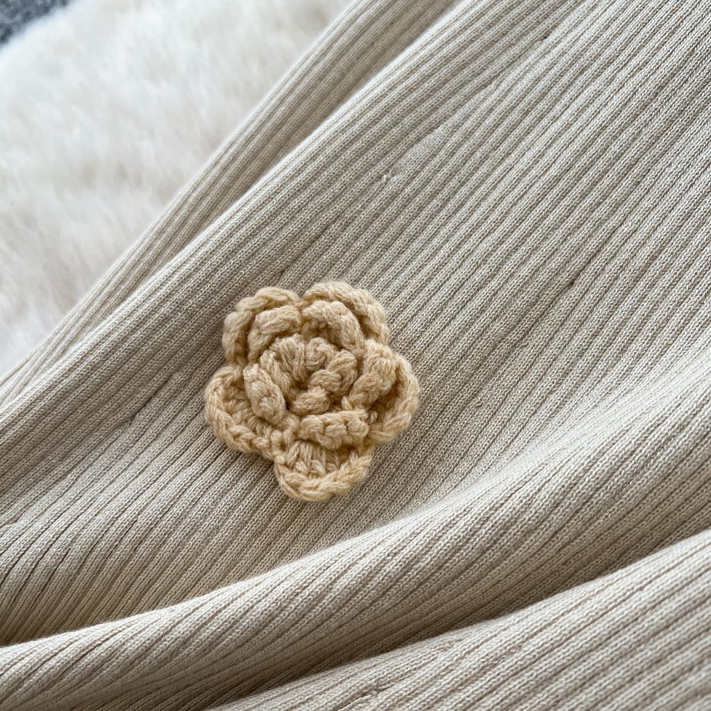 Atmosphere Temperament Three-dimensional Flower V-neck Long-sleeved Dress Female Slim and Thin Inner Sweater Skirt Autumn and Winter New Models