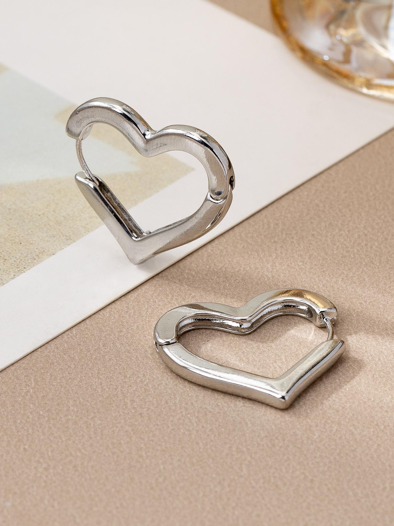 

Hollow love earrings design elegant and sweet stud earrings classic trend simple earrings срібний