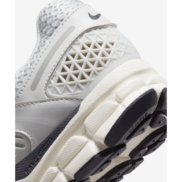 Nike Air Zoom Vomero 5 Photon Dust Metallic Silver Women Sneakers Chrome Gridiron Sail FD0884-025