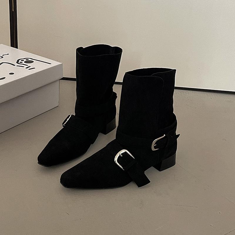 

Retro European and American pointed simple thick heel short boots women s 2025 autumn and winter new temperament versatile small bare boots Martin 35 чёрный