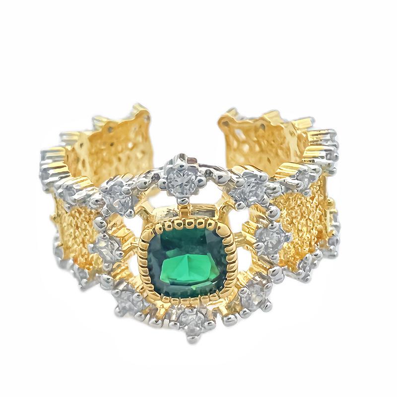 Italian Court Style Hollow Pattern Two-Color Gold Lace Seiko Light Luxury High-End Sense Emerald Square Diamond Ring Women