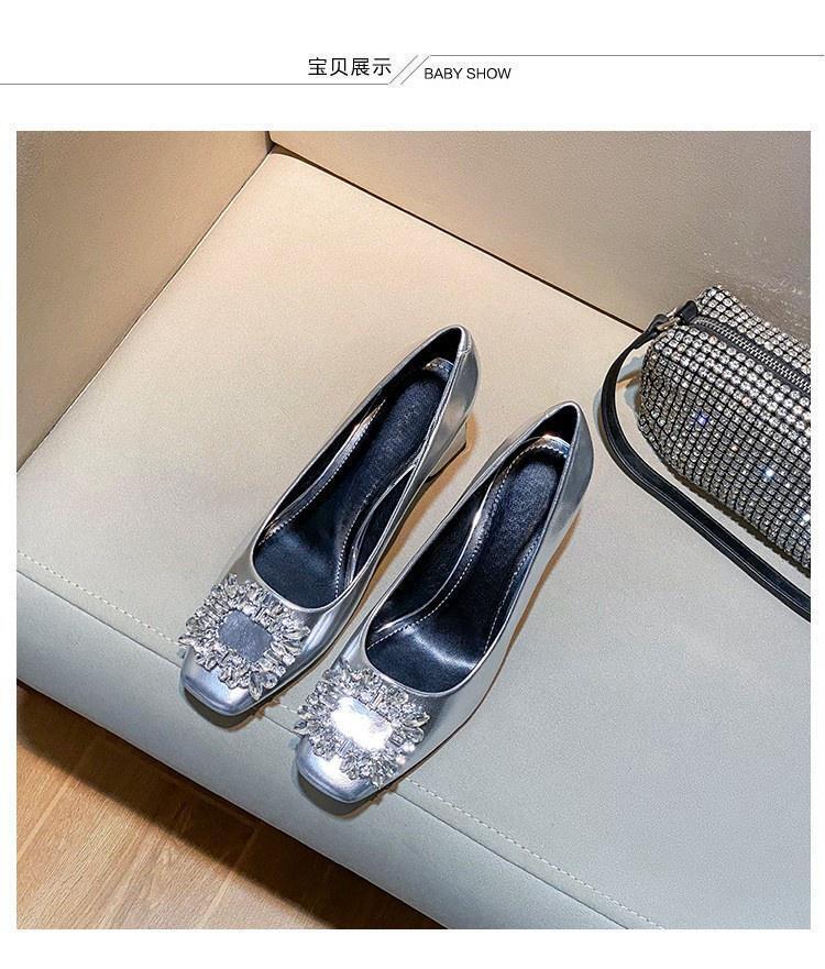 Sølv high-end tykkhælede single sko dame 2024 nye firkantet tå rhinestone temperament fransk liten duftende stil lavhælede høyhælede sko