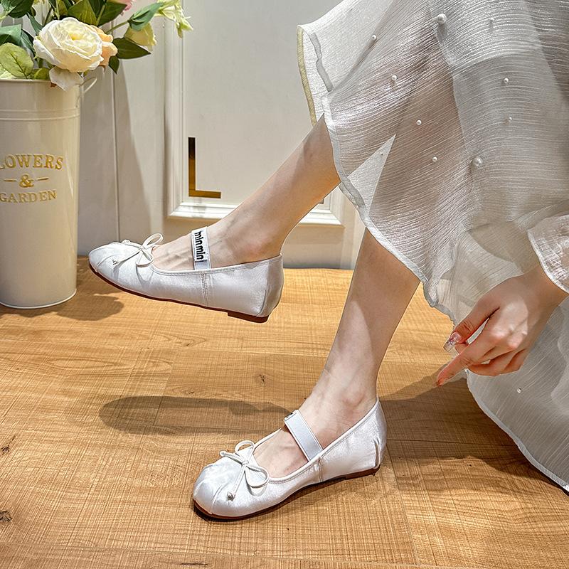 

Miu * inner height increase ballet shoes for women 2025 new fairy style bow word with flat bottom shallow mouth single shoes for women 34
