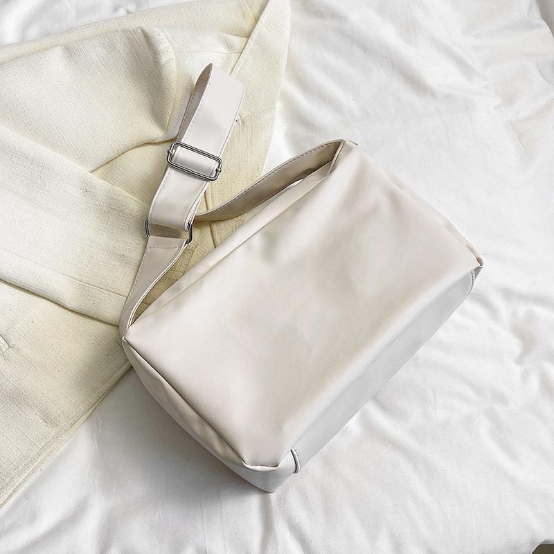 Trendy Large Capacity Fashionable Shoulder Bag For Women In Stylish Solid Colors