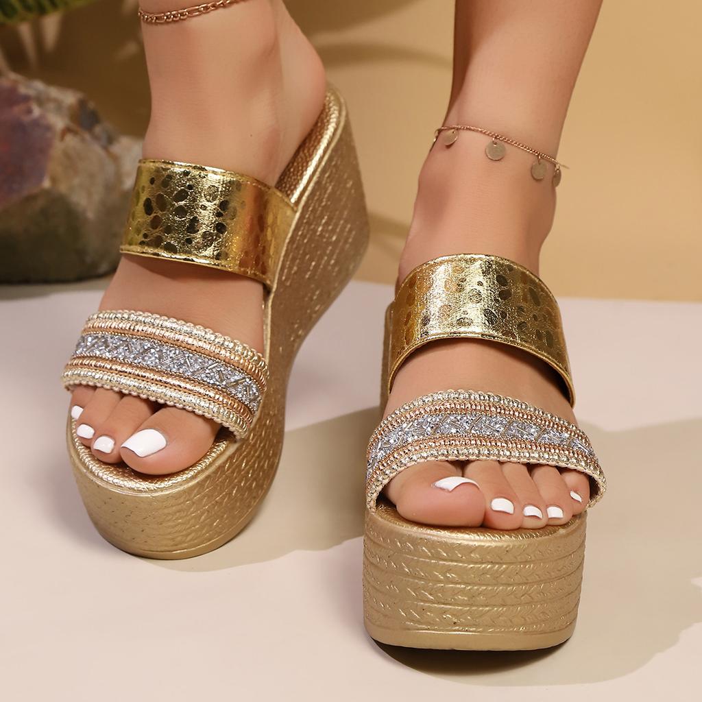 Fashion Fashionable large-sized flat slippers 2025 summer new Bohemian vacation style women wearing slippers outside