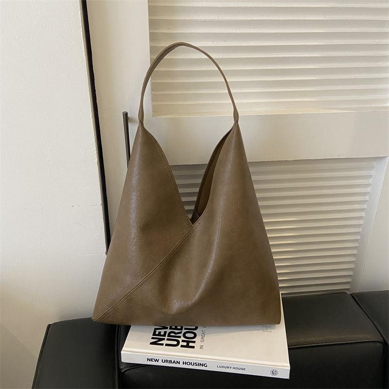 

Korean version commuter shoulder large capacity casual retro mother and child bag high sense Medela student commuter tote big bag темно-коричневого