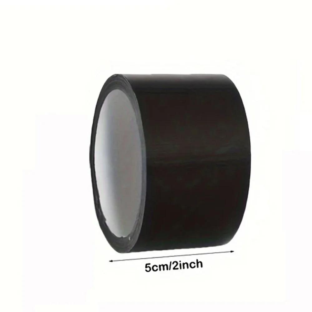 Wielokolorowa taśma tkaninowa jest używana do ochrony rur, uszczelniania drzwi i okien, naprawy poduszek siedzeń, klejenia dywanów i nie tylko.