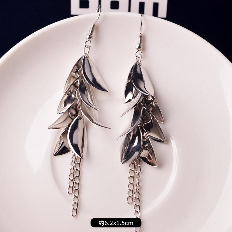 Fashion exaggerated niche temperament fringed earrings retro personality versatile sequined earrings women's long ear jewelry