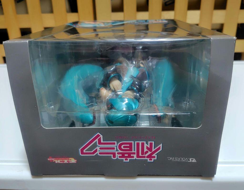 [USED] Hatsune Miku Moekore Figure No.3.9 Volks Opened