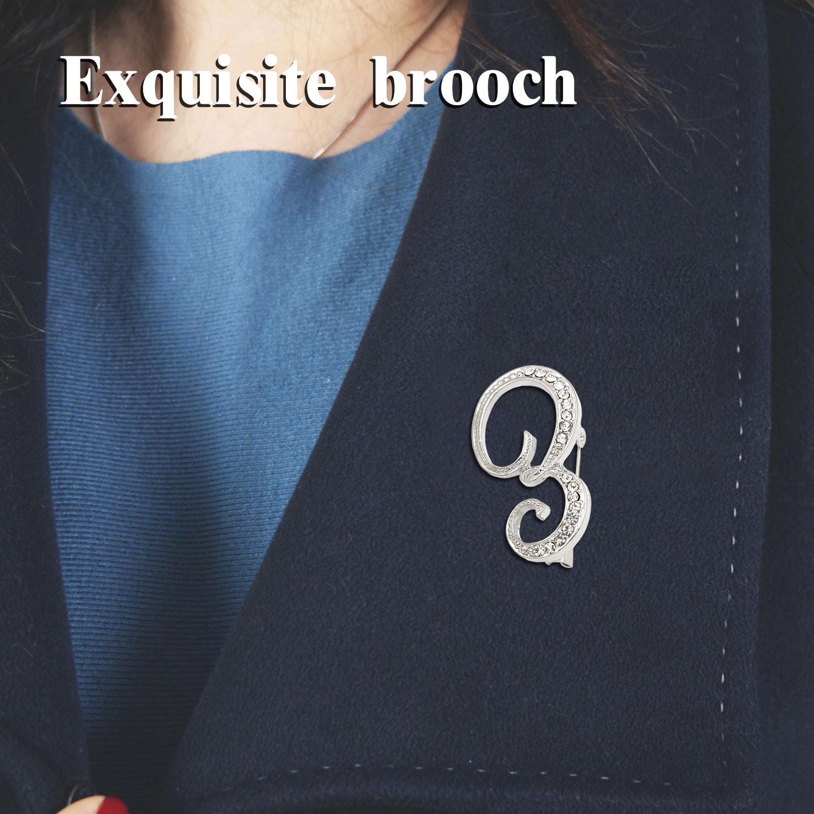 

Английская буква брошь с цветком на груди из сплава с бриллиантами, наполненными водой, булавка для аксессуара одежды One Size