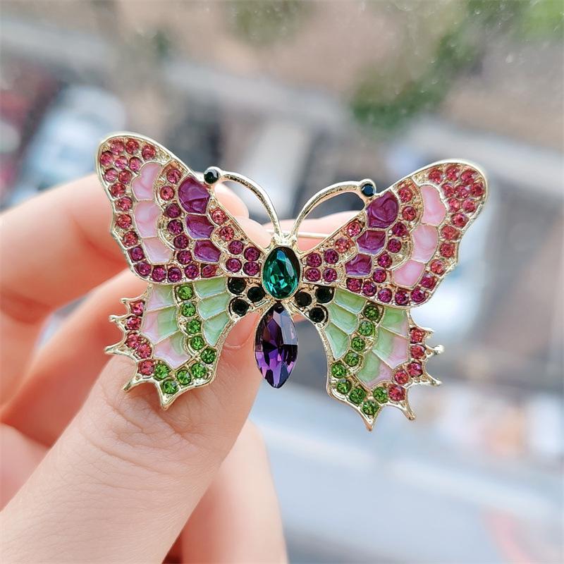 Elegant Flamingo Crystal Brooch: Cute Animal Pin for Coats or Jackets