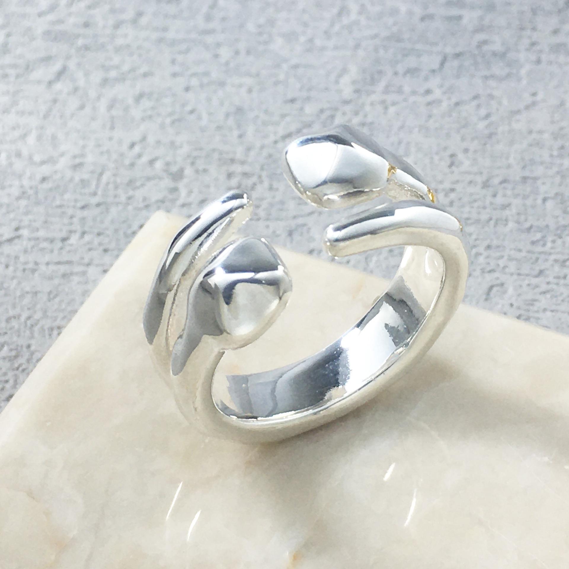 UNOde50 Unisex Luxurious Light Nail Ring, European & American Style Size 8