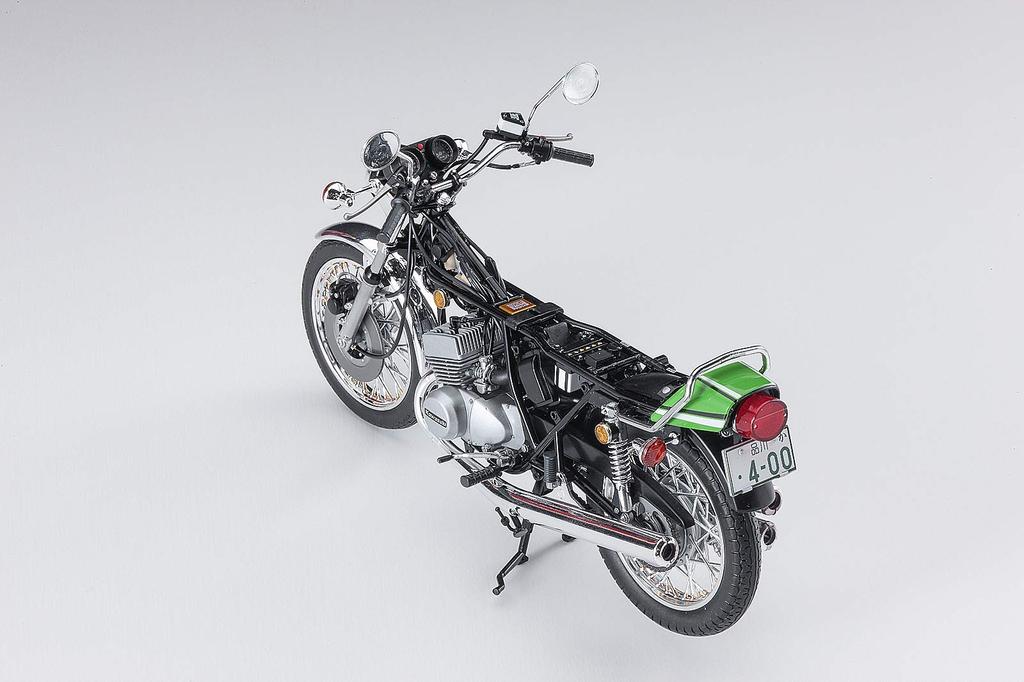 Plastikový model motocyklu Kawasaki BK6 řady Hasegawa v měřítku 1:12, KH400-A7.