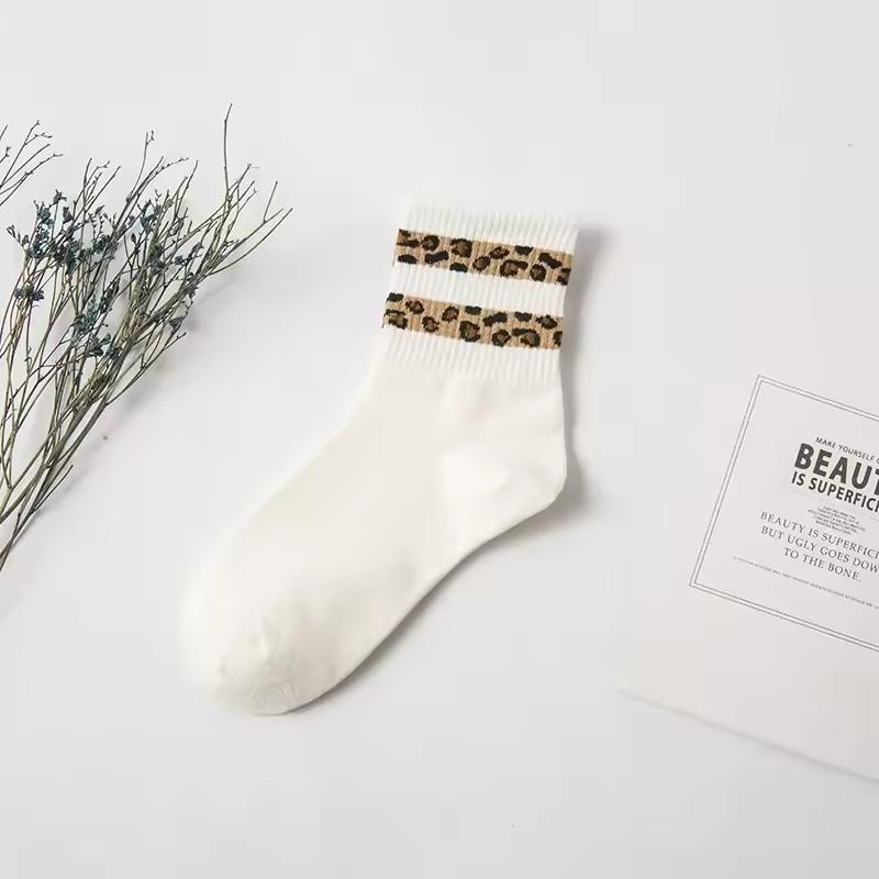 2 Pairs Spotted Leopard Print Women's Socks Fashion Mid-Tube Socks for Girls Novelty Animal Pattern Japanese Style Spring Summer