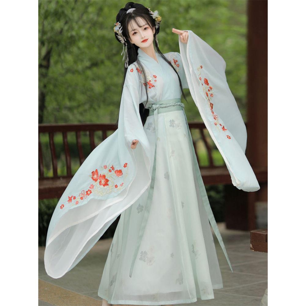 Noul costum elegant pentru femei Hanfu, în stilul dinastiei Wei și Jin din China