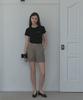 Hauseuobeupondeu Round Neck Narrow T-Shirt (Black)