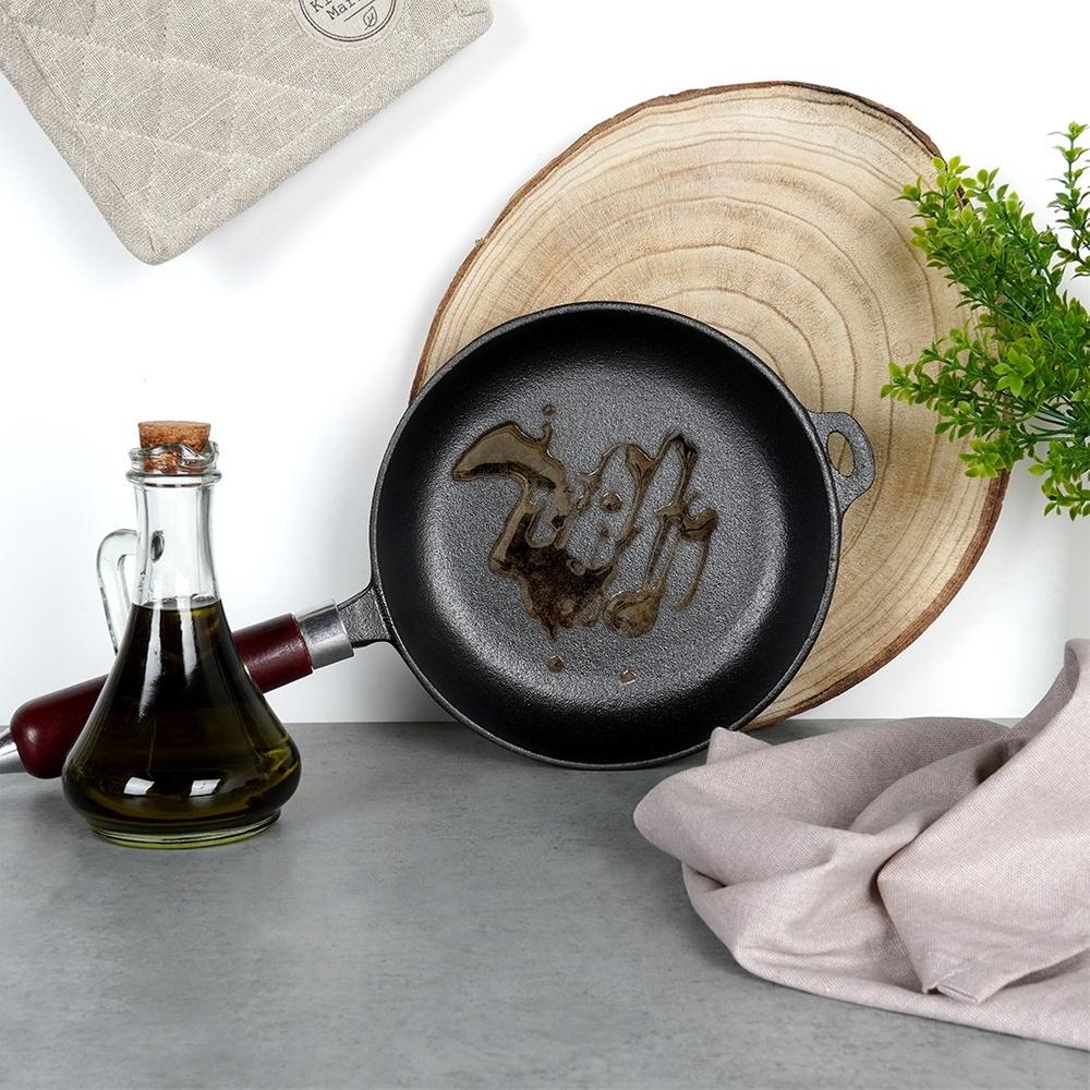 Cast iron frying pan with silicone cover CAST LINE 30 cm