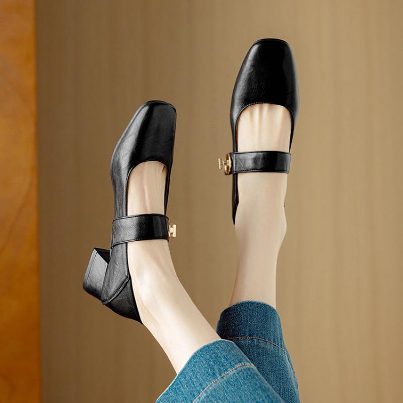 

New low-heeled women s single shoes casual women s leather shoes black one-pedal light-mouth four-season shoes square heel two-wear slippers 39 чёрный