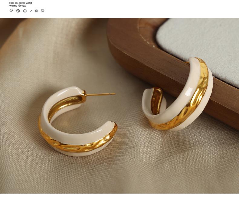 Hong Kong Style Hammered Titanium Steel Gold-Plated C-Shaped Earrings with Drip Glaze Design