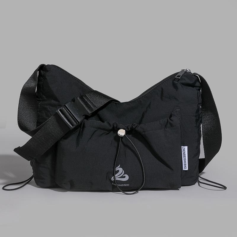 Sports style lightweight tote bag women's new niche design simple shoulder bag student class commute messenger bag