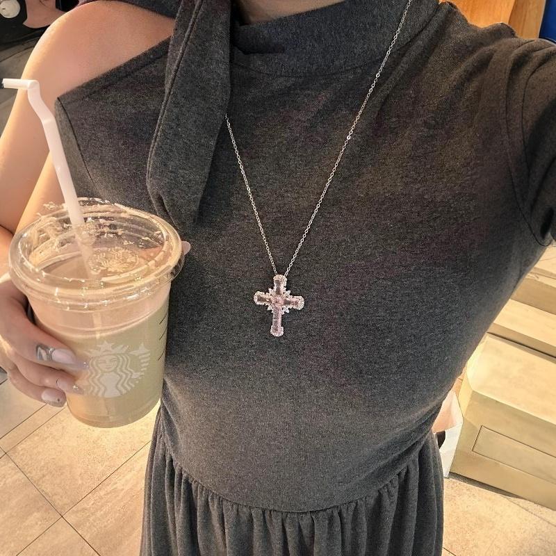 Y2K Themed Pink Broken Ice Zircon Cross Pendant Necklace Fun Stylish Jewelry for Women Retro Party Costume Match