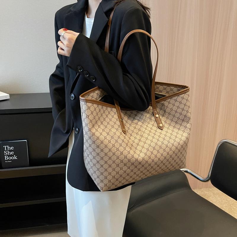 

Продвинутое чувство иностранного стиля, универсальная ручная сумка, женская модная сумка через плечо, вместительная сумка-тоут хаки