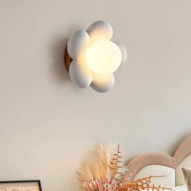 Pastoral Style Simple and Warm Flower Wall Lamp Nordic Creative Design for Children's Rooms Study Rooms Bedrooms Bedside Lamps