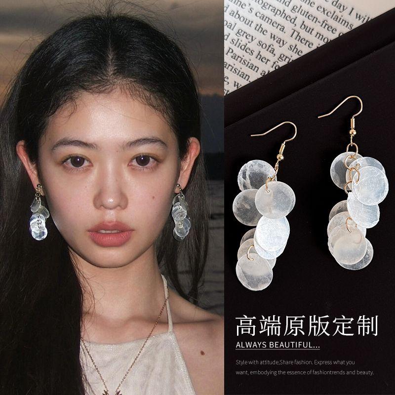 

Серьги-ракушки в островном праздничном стиле, длинные, элегантные серьги-кисточки высокого класса, летние серьги для ношения на морском побережье, ювелирные изделия White shell tassel earrings