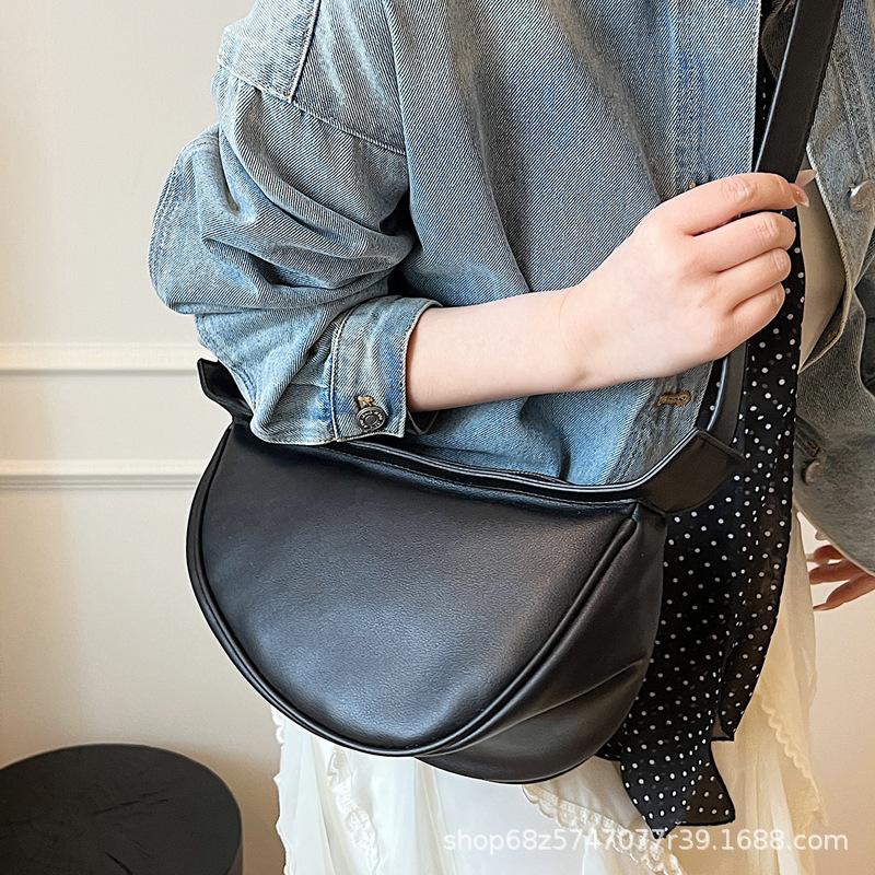 Pu Soft Leather Dumpling Messenger Bag 2025 New Solid Color Zipper Solid Color Shoulder Underarm Small Square Bag Women's Small Satchel