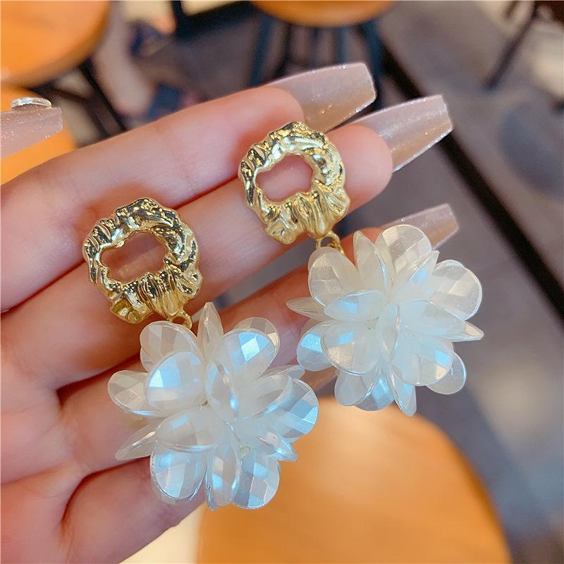 Korean Fashion White Petal Ball Earrings for Women Elegant Long Sweet Summer Pearl Rhinestone Flower Earrings Female Jewelry