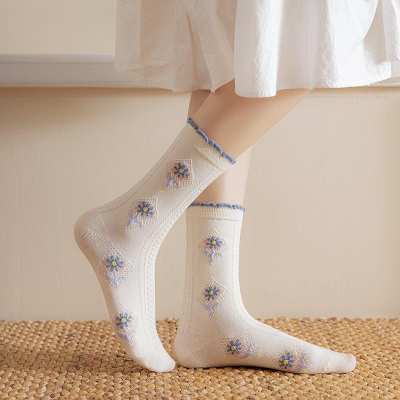 5 Pairs of Cute Socks for Girls, Mid-calf Socks, Trendy and Retro Lace, Students Wearing Long Socks for Girls