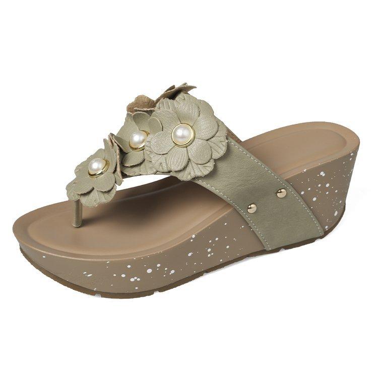 Large size slope heel slippers women's summer new engraved rivets waterproof table flip-flops women