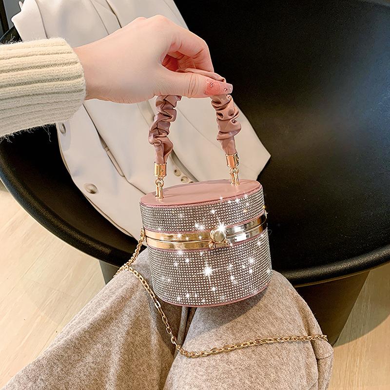 

The new bag 2025 European and American fashion rhinestone box bag inside ladies fold portable messenger dinner bag tide чорний