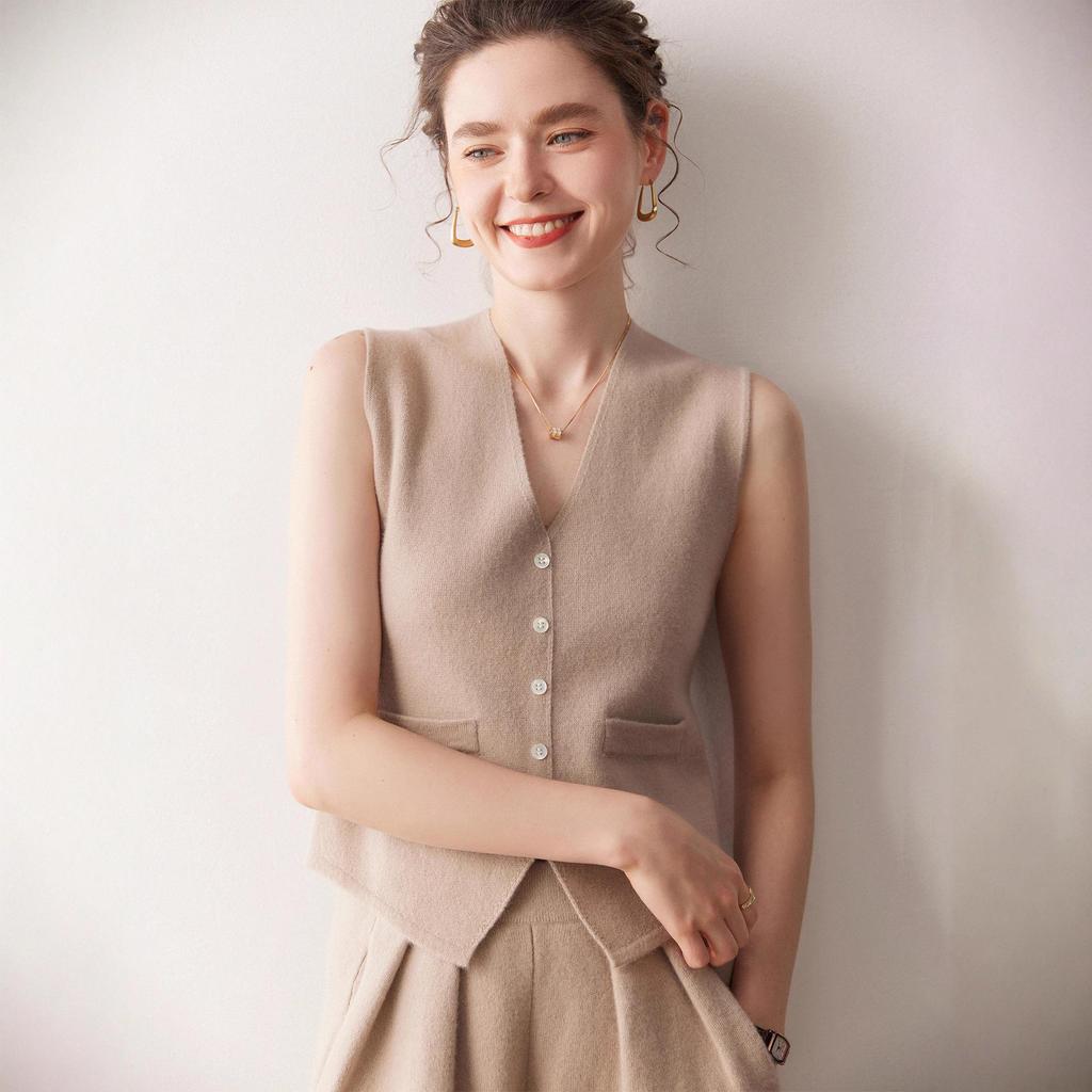 Chic Light Luxury V-Neck Cashmere Knit Women's Slim-Fit Vest for Autumn/Winter