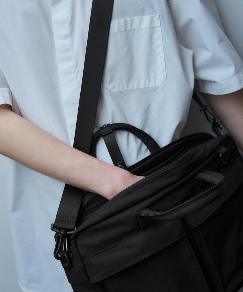 Draw Fit Connected Brief Crossbody Bag [Black]
