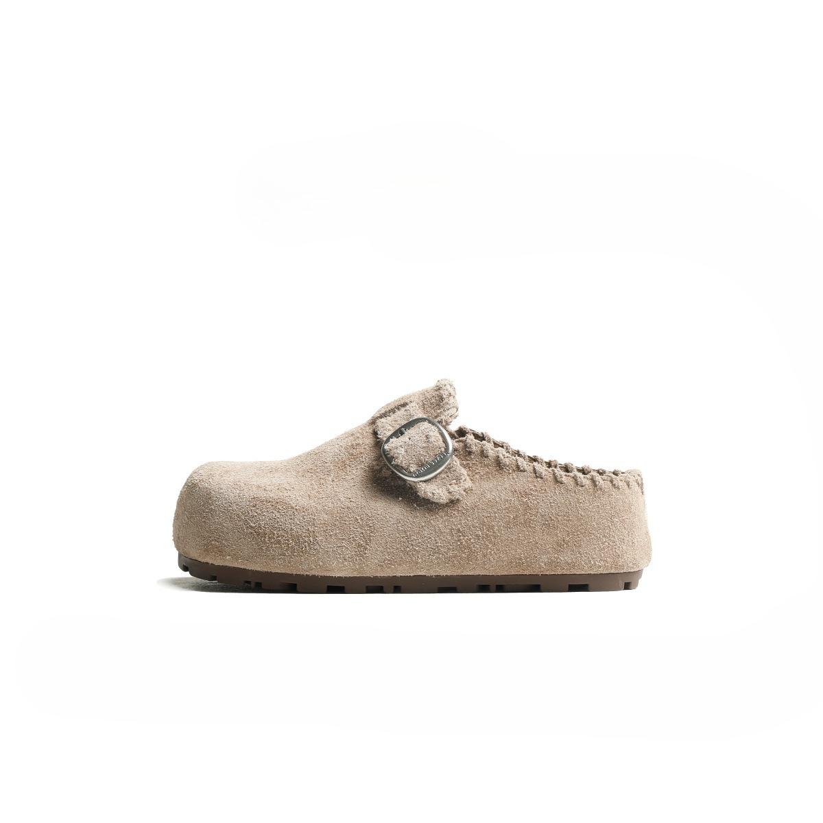 Женщина в Баотоу носит новый тип толстоподошвенной обуви с полутапочкой 40 2990₽