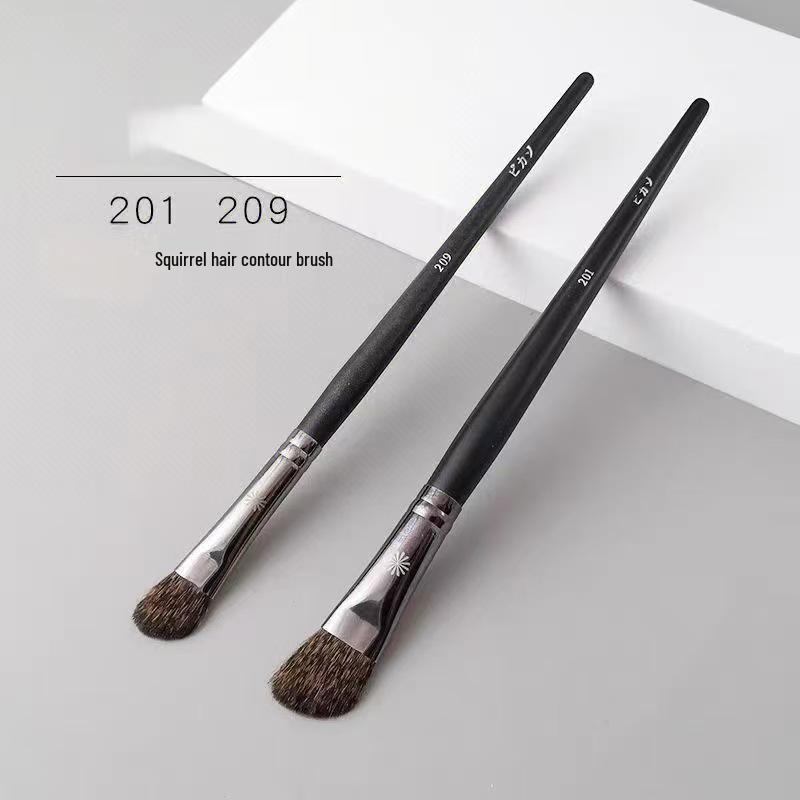 Bi+209 Angled Squirrel Hair Eyeshadow Brush