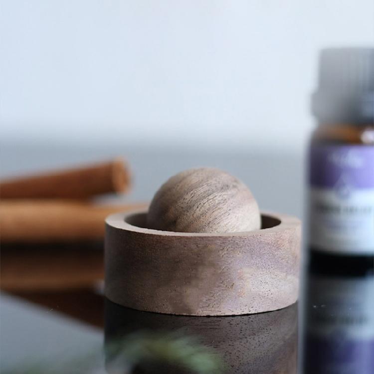Solid Wood Aromatherapies Diffuser Ball Reusable Essential Oil Dispenser Decoration For Home Office And Vehicle Use