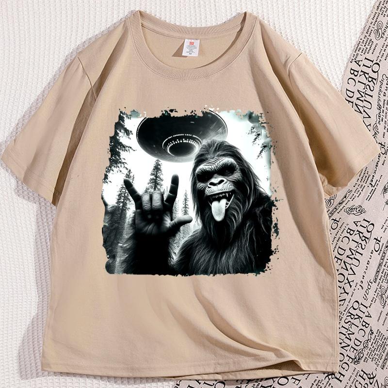 Bigfoot UFO T Shirt Men Women Funny Alien Tshirt Casual Cotton Short Sleeve Adult Humor Tshirt Cool Streetwear Clothes