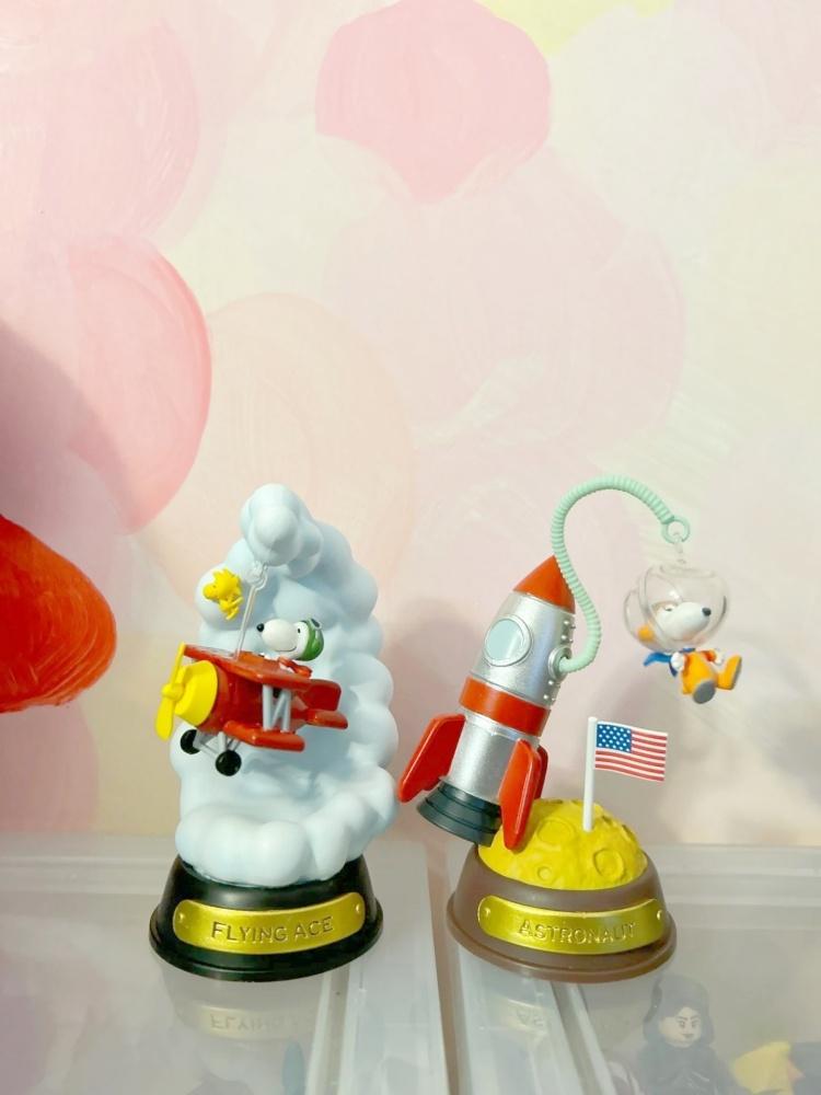Re Ment  Peanuts Anime Snoopy SWING ORNAMENT Surfing Piano Action Figure Model Toys Collectible Ornaments For Kids Gift