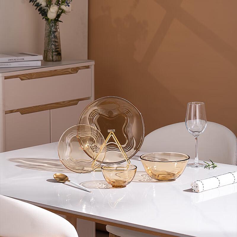 SMILEY Warm Glow Glass Dinnerware 4-Piece Set