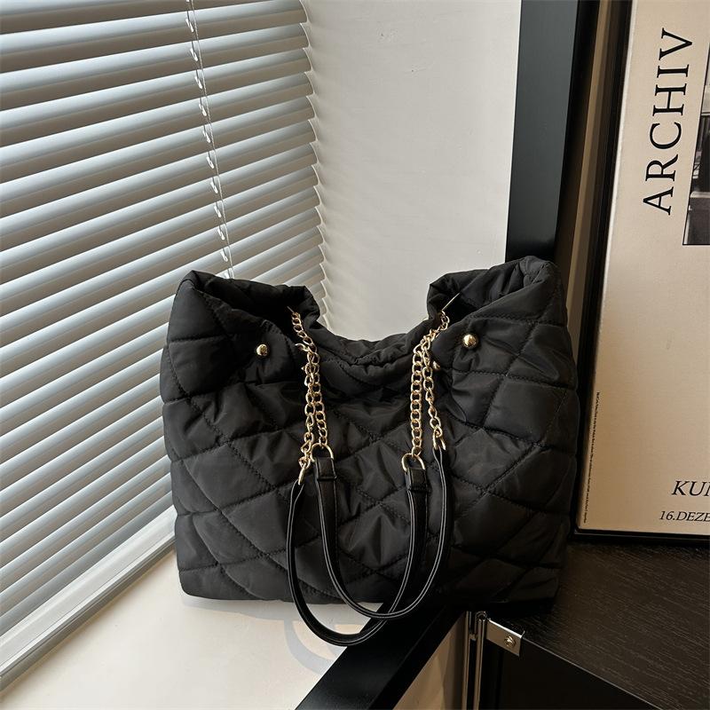 Velkokapacitní, módní, jednoduchá a ležérní taška tote přes jedno rameno pro dojíždění