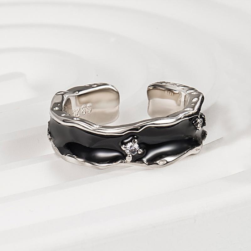 Vintage Czarny Pierścionek Otwarty z Kropliwą Glazurą dla Kobiet Punk Gotycki Nieregularny Krzyż Regulowane Pierścionki na Palec Biżuteria Estetyczna Y2K