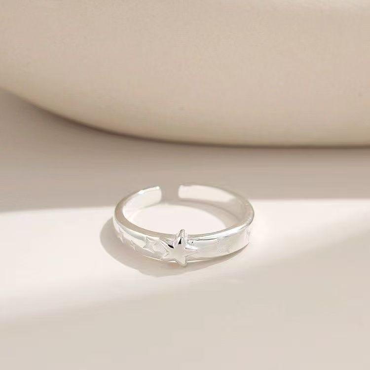 Inel Stea cu Cinci Colțuri pentru Femei - Lux Lejer, Design Coreean High-End, Bandă Argintie pentru Degetul Arătător, Perfect pentru Studente.