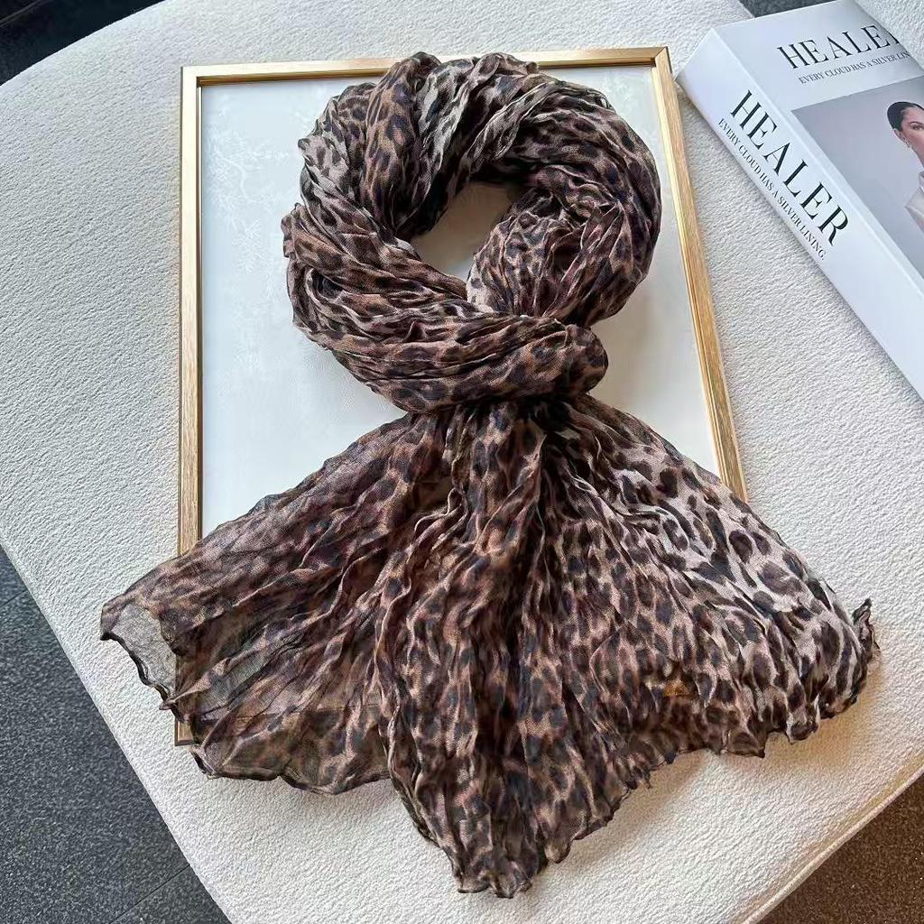 Gradient Blue Cotton-Linen Scarf: Retro Versatile Print, Long Pleated Women's Accessory for Autumn/Winter